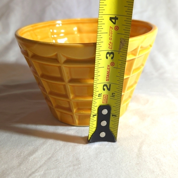 Vintage Ice Cream Bowl Waffle Cone Cup Made in Japan by FTDA - Picture 4 of 4